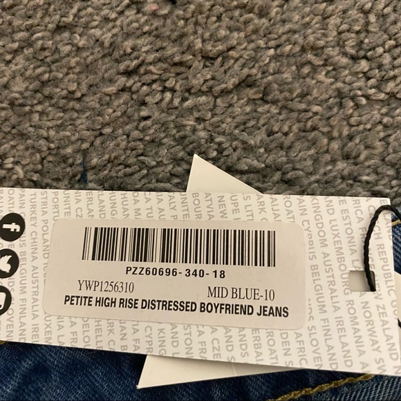 Boohoo petite high rise distressed boyfriend jeans medium wash - Picture 3 of 4